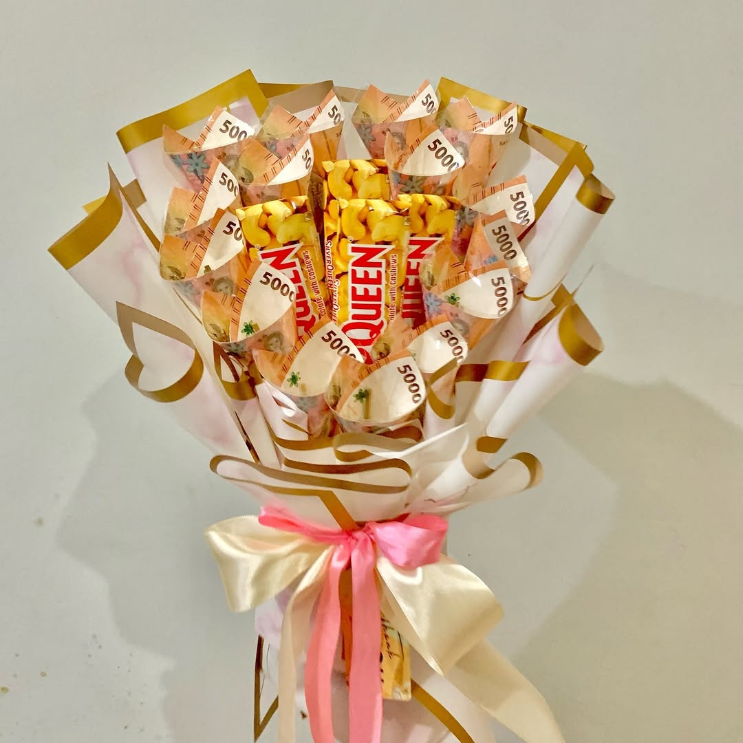Queen Snack & Cash Bouquet