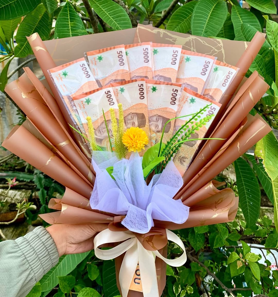 Golden Cash Bouquet